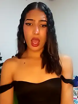 Snapshot of Lanna_hott_ chatting on December 22, 1:33 pm Lanna hott  online show from December 22, 1:33 pm