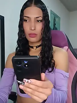 Lanna hott  online show from May 18, 9:09 pm