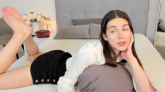 Alfreda Mills online show from November 12, 2:16 pm