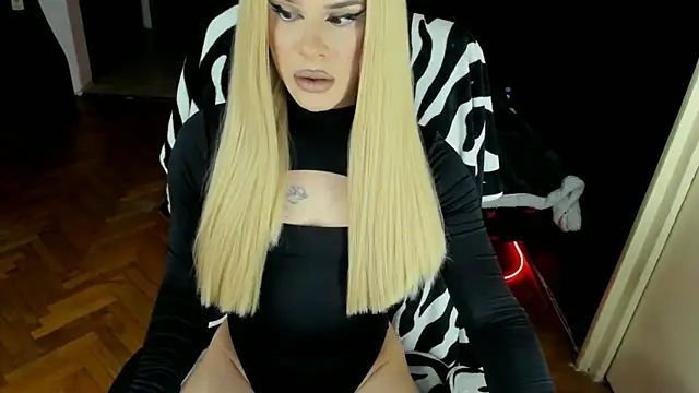 EvelynLexy online show from December 19, 2:33 pm