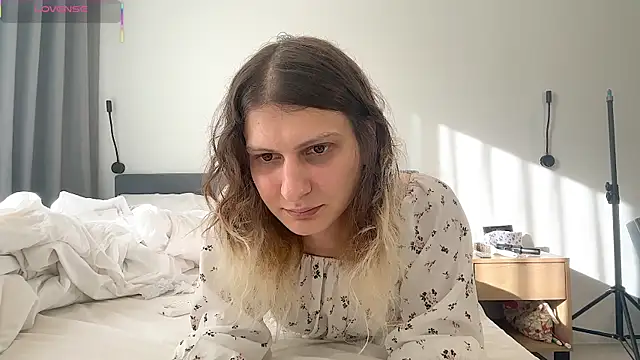 Alice Pinkhead online show from October 10, 9:43 am