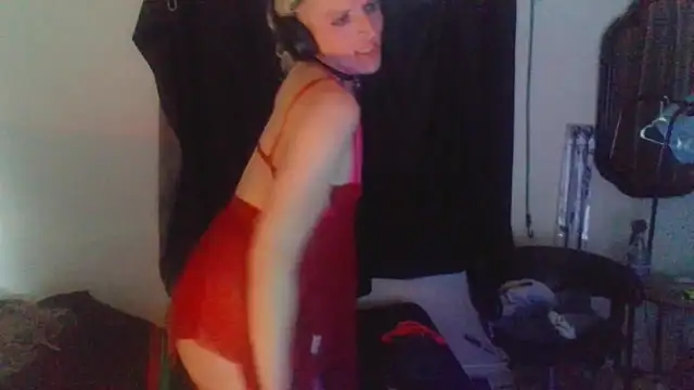 Snapshot of sexyblondetrans chatting on October 23, 7:51 pm sexyblondetrans online show from October 23, 7:51 pm