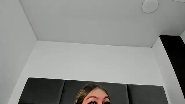 Lizz Luna online show from October 18, 3:26 pm