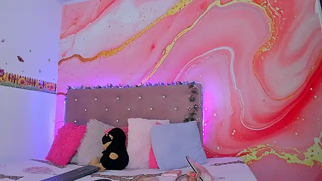 Daisy  rose online show from January 31, 11:13 am