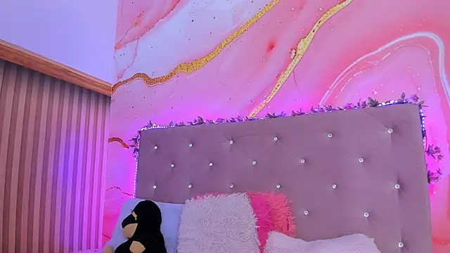 Daisy  rose online show from February 19, 11:06 am