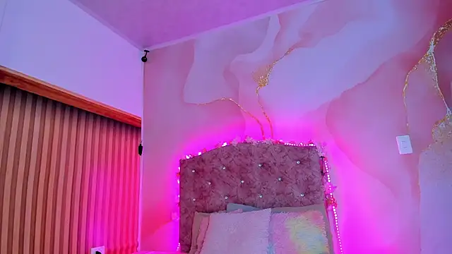 Daisy  rose online show from March 21, 3:01 am