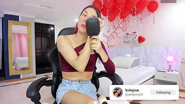charolbruce 1 online show from May 9, 12:23 pm