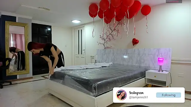 charolbruce 1 online show from May 26, 12:02 pm