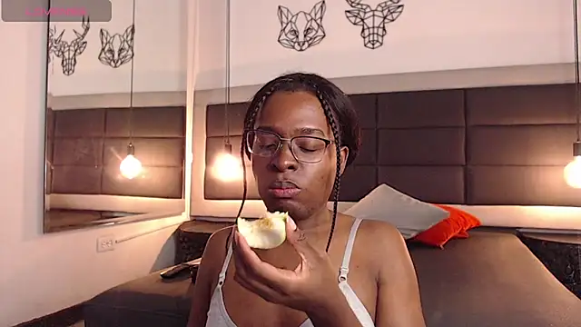 candy lovee69 online show from May 14, 8:06 pm