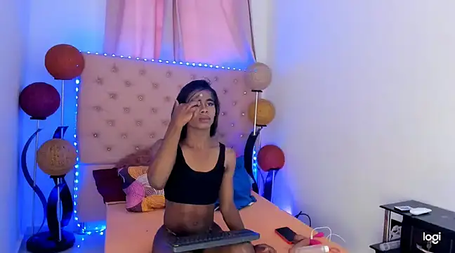 alejandrasxx online show from December 14, 1:27 pm