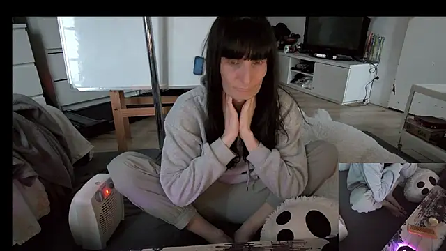 CeriseLapine online show from February 7, 4:46 pm