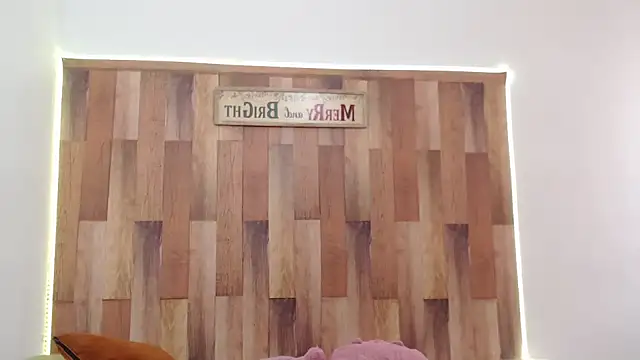 Snapshot of Raven_Whisper chatting on December 28, 2:21 pm Raven Whisper online show from December 28, 2:21 pm