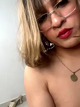 Snapshot of Raven_Whisper chatting on September 30, 1:38 am Raven Whisper online show from September 30, 1:38 am