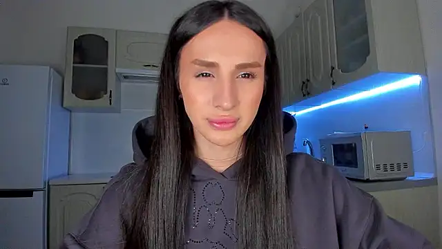 Kim Oberlin  online show from February 4, 8:02 pm