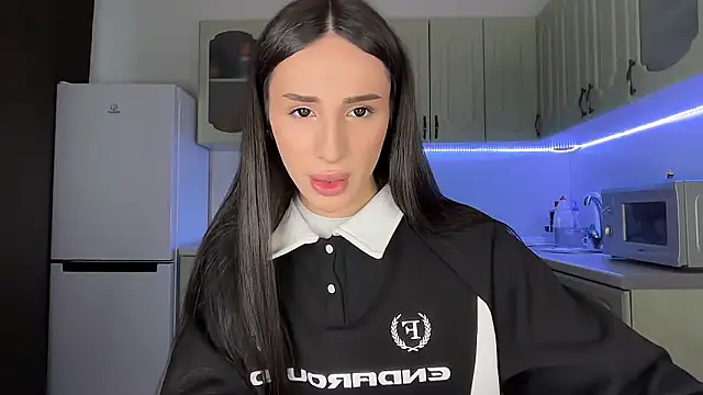 Kim Oberlin  online show from February 11, 2:03 pm