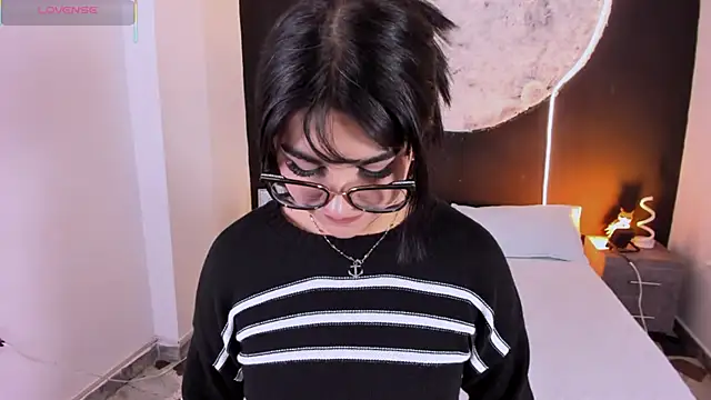 RoseCassie online show from December 4, 2:32 pm