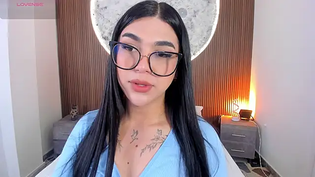 RoseCassie online show from February 7, 2:01 pm