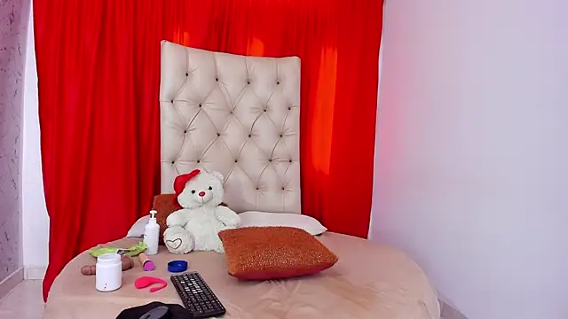 Mariana 16  online show from November 26, 8:44 pm