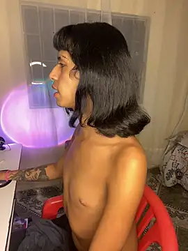 boysLittle online show from May 7, 1:34 am