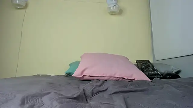 nahomy james25 online show from May 25, 12:41 am