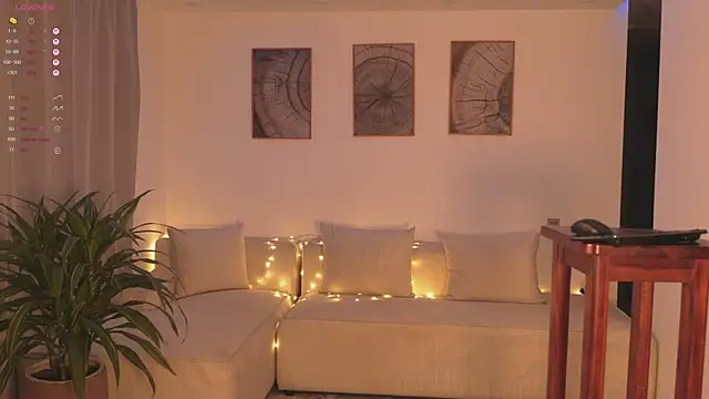 cinnamon crisss online show from January 16, 12:52 am