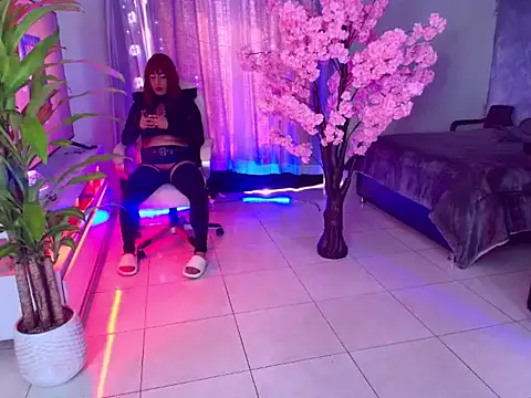 latexgoddes online show from March 7, 3:40 pm