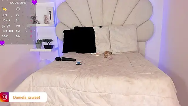 Danielaangelina online show from September 22, 5:24 am