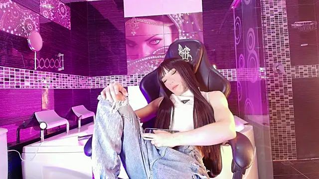 Small Hot19 online show from May 31, 9:51 am