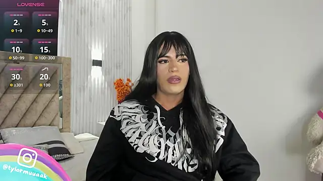 Taylor Harveey online show from December 18, 8:36 pm