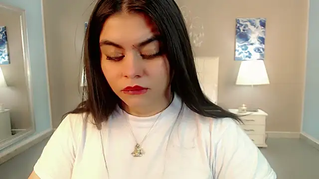 maddissonivanova online show from December 14, 8:26 pm