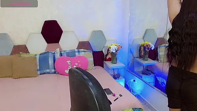 kushina uzumaki75 online show from November 4, 5:07 am