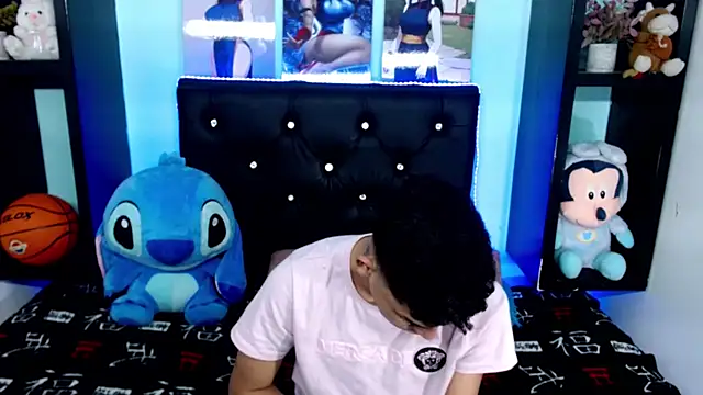 x oliver x online show from November 12, 8:46 am