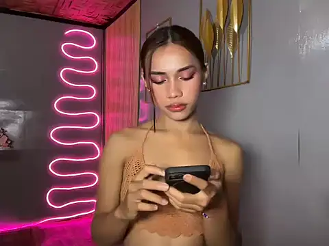 Lovelynikki03 online show from May 3, 10:20 am