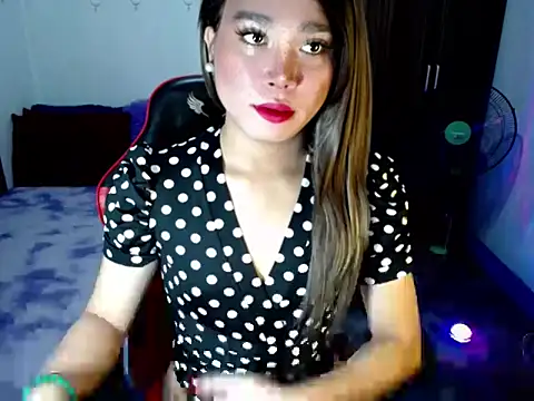 Urassiansweetcummer online show from December 15, 2:29 am