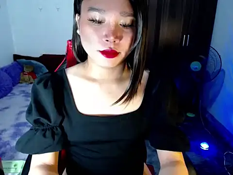 Urassiansweetcummer online show from May 11, 9:56 pm