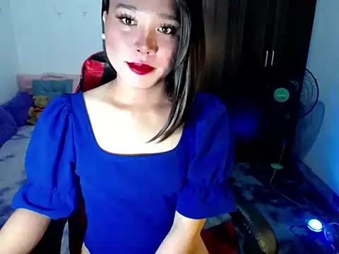 Urassiansweetcummer online show from May 30, 1:48 am