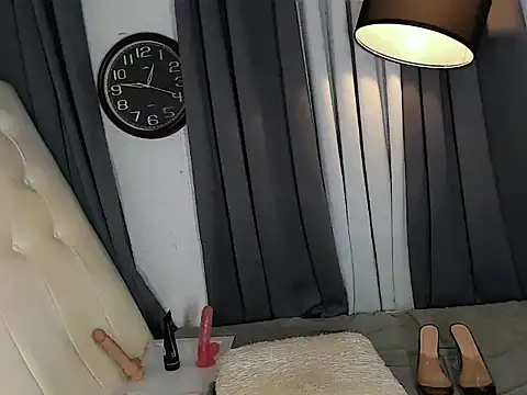 Foxxy Barbie online show from May 12, 7:06 am
