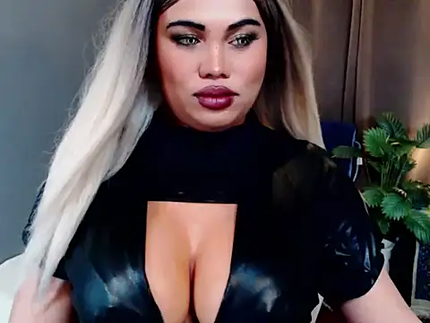 KitSmithCumerr online show from December 4, 6:45 pm