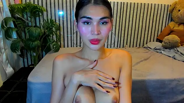Ms Monica online show from May 11, 3:17 pm