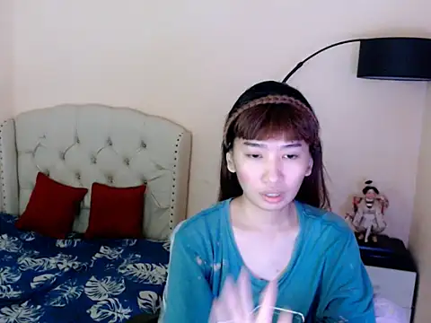 ShantalFoxxy  online show from May 19, 1:56 am