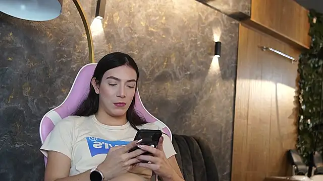 Ariaa Isabell online show from January 5, 6:33 pm