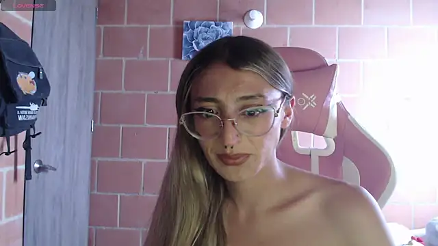 Snapshot of Andrea_camilaaa chatting on September 27, 5:22 pm Andrea camilaaa online show from September 27, 5:22 pm