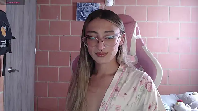 Snapshot of Andrea_camilaaa chatting on October 2, 3:34 pm Andrea camilaaa online show from October 2, 3:34 pm