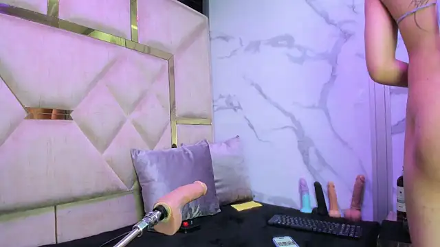 Allisonts69 online show from February 3, 5:38 am