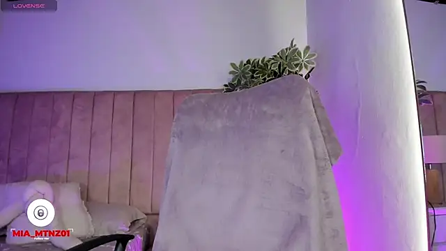 Mia mtnz02 online show from May 14, 2:43 am