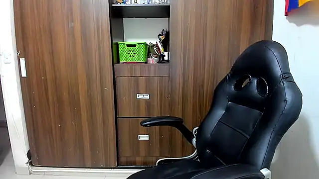 miss bigcockts online show from February 12, 3:51 pm