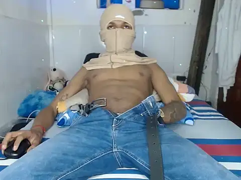 Snapshot of Sexy_hotlatin25 chatting on September 27, 9:46 pm Sexy hotlatin25 online show from September 27, 9:46 pm