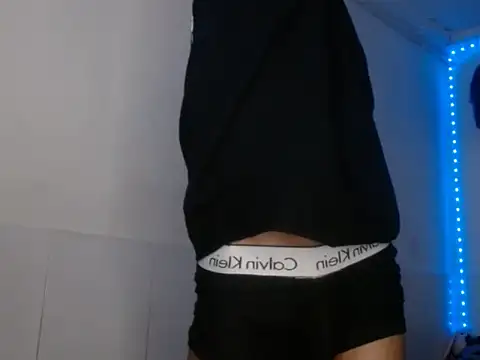 Snapshot of Sexy_hotlatin25 chatting on October 12, 5:32 am Sexy hotlatin25 online show from October 12, 5:32 am