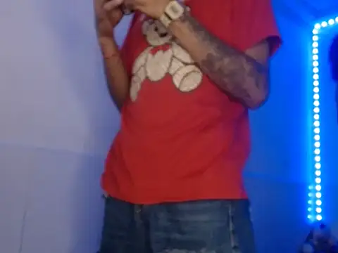 Snapshot of Sexy_hotlatin25 chatting on October 14, 4:19 pm Sexy hotlatin25 online show from October 14, 4:19 pm