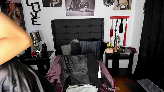 LunarisSmith online show from February 19, 6:04 pm